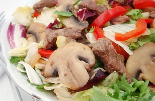 20 очень вкусных салатов с мясом и грибами рецепт