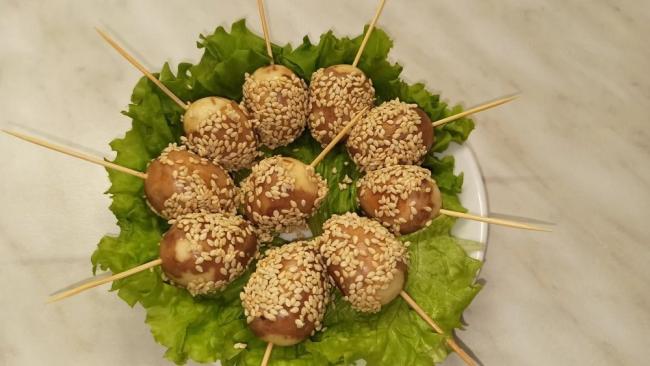 Оригинальная закуска из копчёных перепелиных яиц Закуска из перепелиных яиц