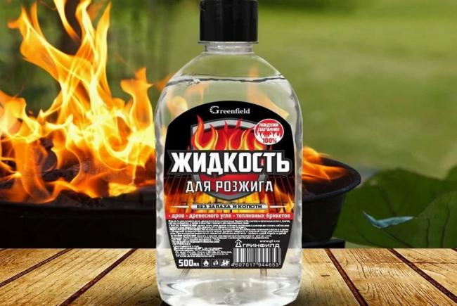 Жидкость для розжига огня Жидкость для розжига на фоне огня